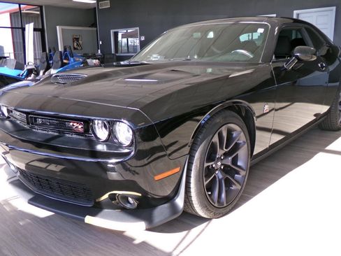 Used 2023 Dodge Challenger R/T Scat Pack RWD image 1
