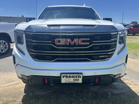 Used 2023 GMC Sierra 1500 AT4 w/ AT4 Premium Package AWD/4WD image 5