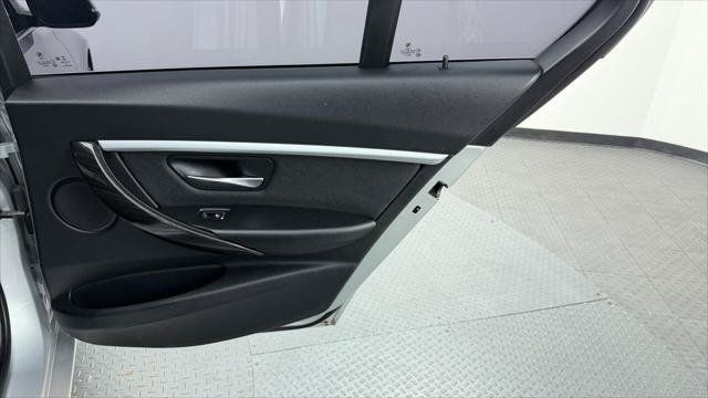 Used 2017 BMW 330i Sedan RWD image 21