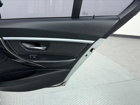 Used 2017 BMW 330i Sedan RWD image 21
