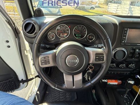 Used 2013 Jeep Wrangler Unlimited Sahara image 4