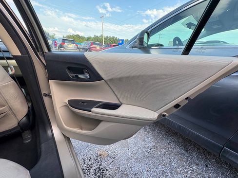 Used 2017 Honda Accord LX image 23