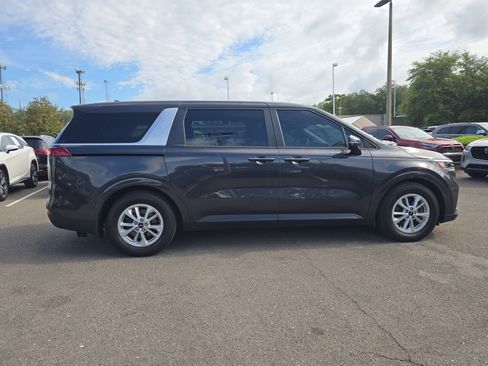 Certified 2023 Kia Carnival LX FWD image 9
