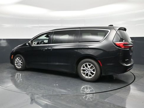 Used 2023 Chrysler Pacifica Touring-L FWD image 12