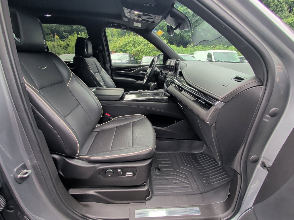 Used 2021 Cadillac Escalade Sport w/ LPO, ONYX Package AWD/4WD image 19