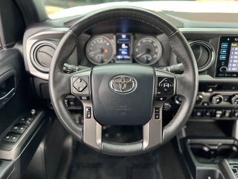 Used 2018 Toyota Tacoma TRD Off-Road w/ Technology Package image 13