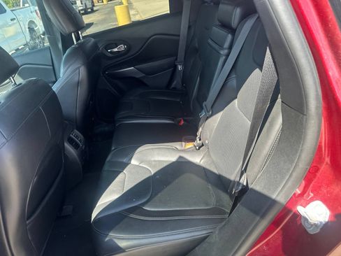Used 2019 Jeep Cherokee Limited w/ Technology Group FWD image 12