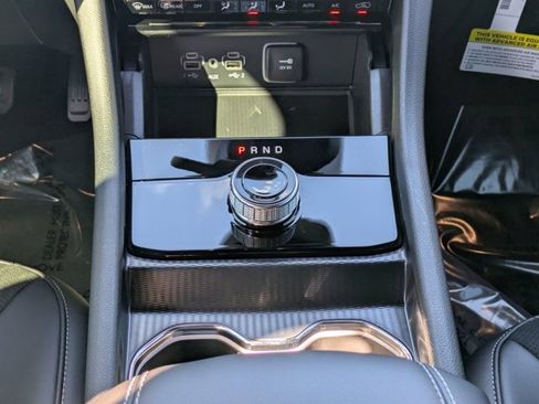 New 2025 Jeep Grand Cherokee Altitude image 17