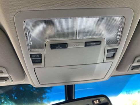 Used 2014 Toyota Avalon XLE Touring FWD image 17