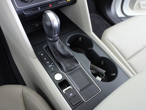 Used 2019 Volkswagen Atlas SE image 30