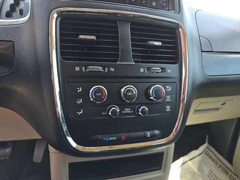Used 2016 Dodge Grand Caravan SE w/ Quick Order Package 29E SE FWD image 22
