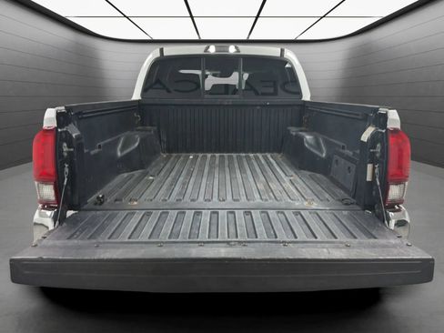 Used 2020 Toyota Tacoma SR5 RWD image 19