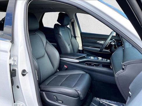 Used 2025 Genesis GV70 2.5T w/ Select Package image 7