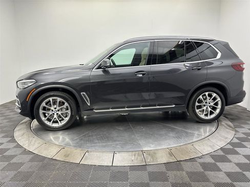 Used 2022 BMW X5 xDrive40i w/ Premium Package image 16
