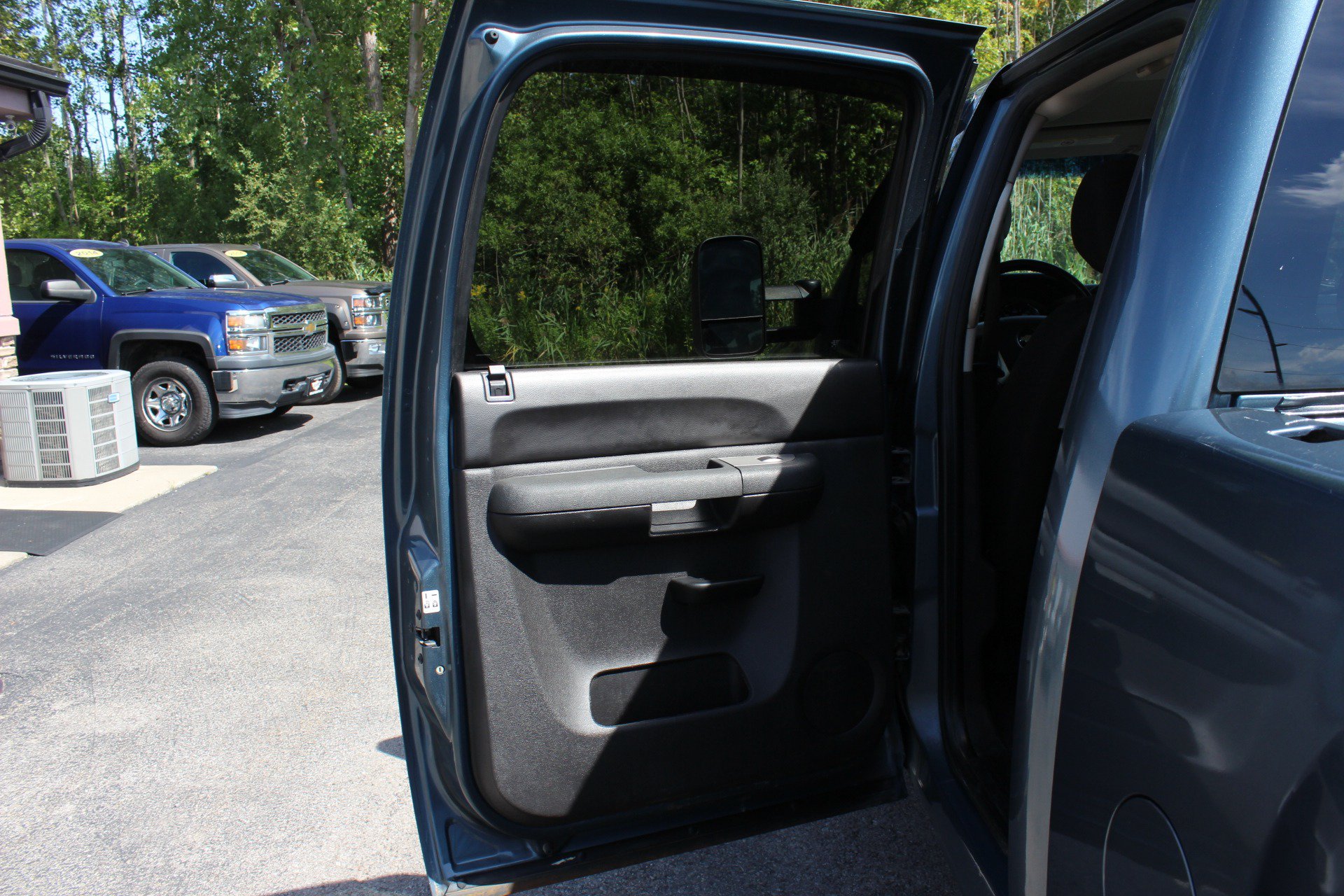 Used 2011 Chevrolet Silverado 2500 LT w/ Interior Plus Package AWD/4WD image 29