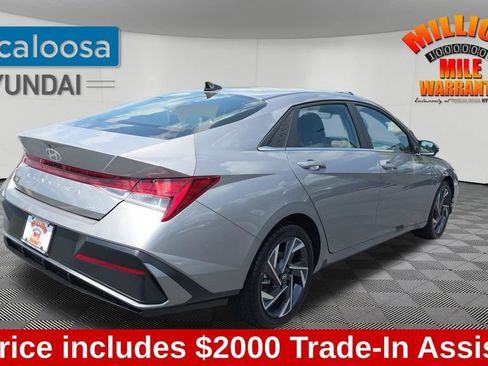 Used 2025 Hyundai Elantra Limited FWD image 8