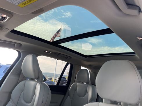 Used 2022 Volvo XC90 T8 Inscription image 23