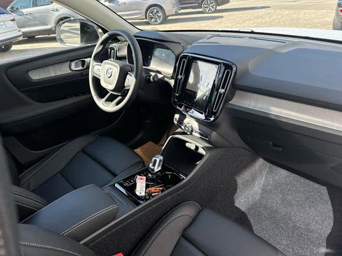 Used 2026 Volvo XC40 B5 Plus AWD/4WD image 37