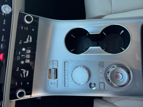 Used 2026 Genesis GV70 2.5T Select image 15