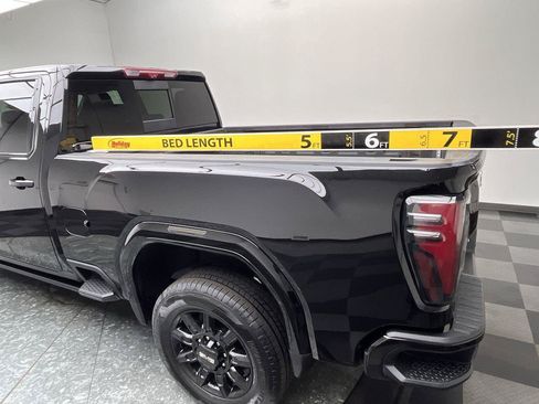 Used 2025 GMC Sierra 2500 AT4 w/ AT4 Premium Plus Package AWD/4WD image 4