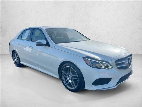 Used 2014 Mercedes-Benz E 350 4MATIC Sedan image 3