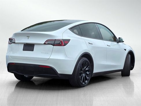 Used 2023 Tesla Model Y Long Range image 4
