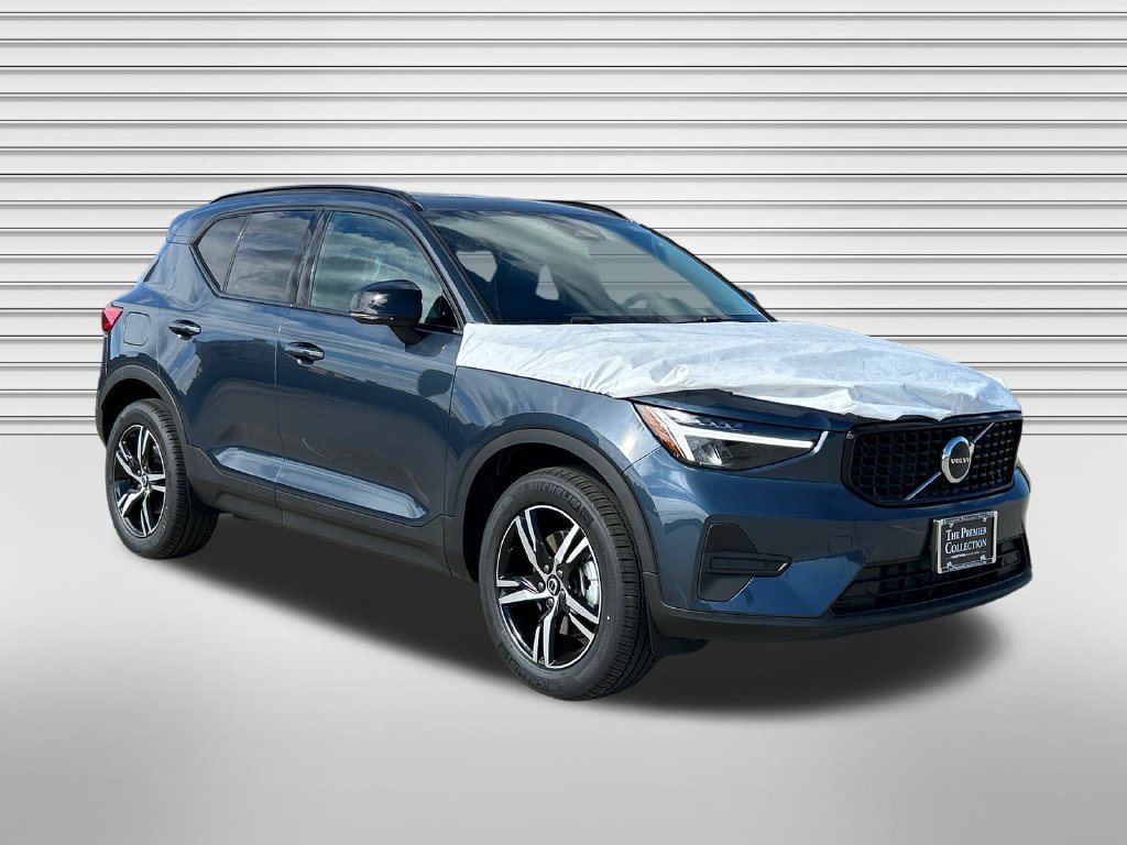 New 2026 Volvo XC40 B5 Core w/ Climate Package AWD/4WD image 1