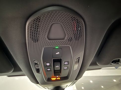 Used 2025 Porsche Panamera 4 image 64