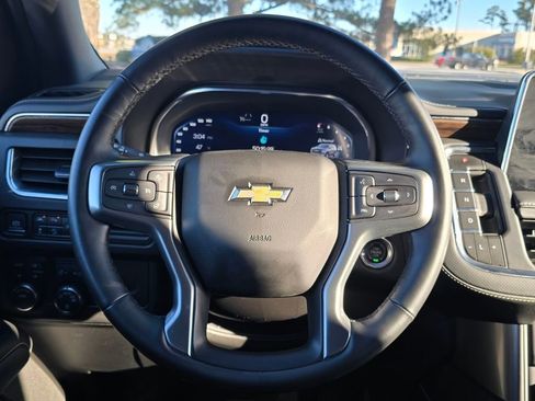 Used 2023 Chevrolet Suburban Premier image 14