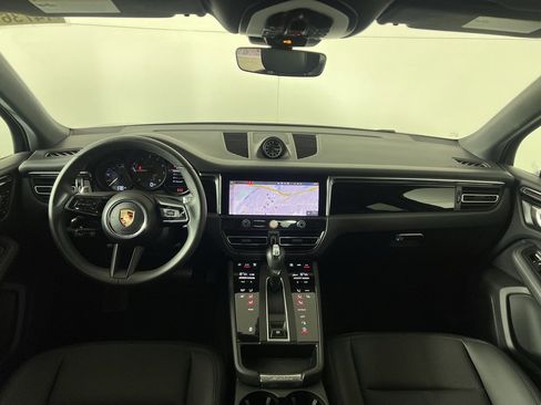 Certified 2025 Porsche Macan image 24