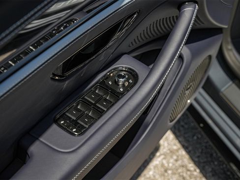 New 2025 Bentley Flying Spur Plug-In Hybrid image 32