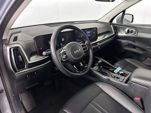 Used 2024 Kia Sorento S image 9