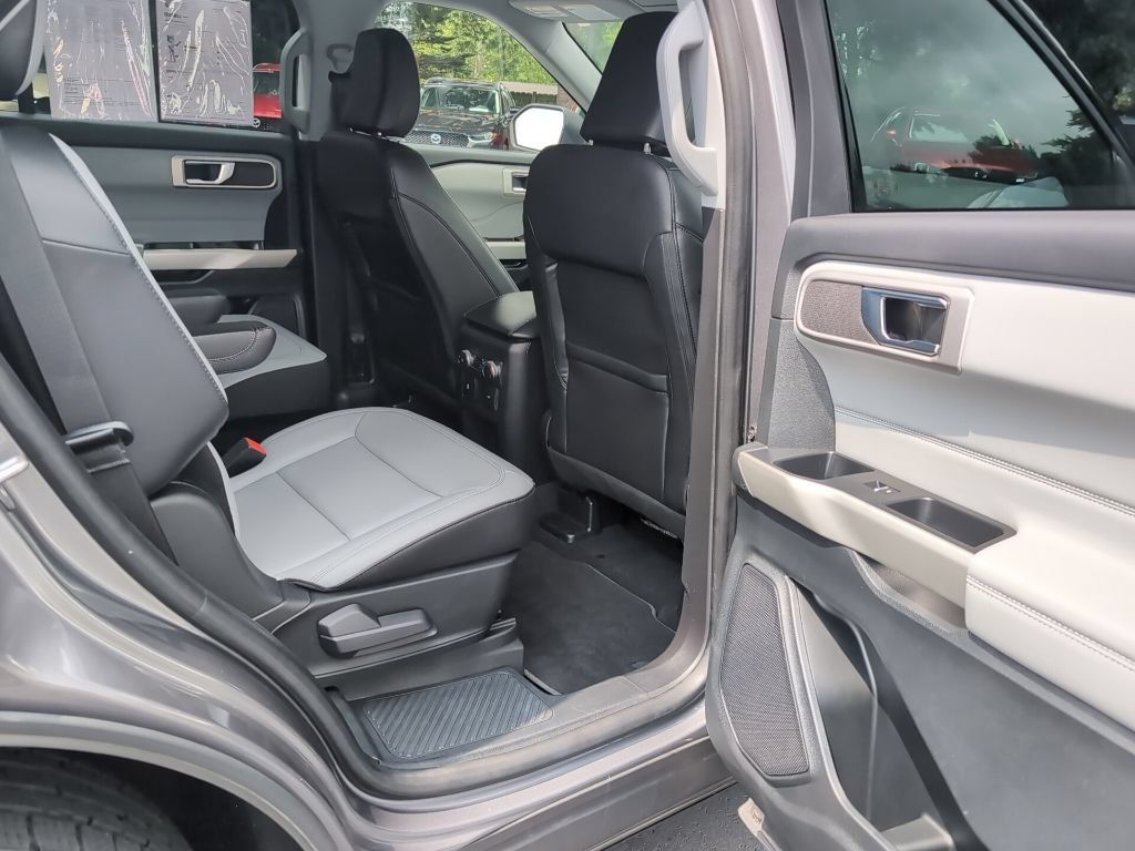 Used 2021 Ford Explorer XLT w/ Equipment Group 202A AWD/4WD image 6