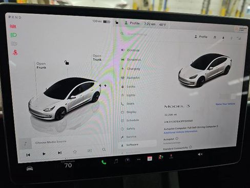 Used 2023 Tesla Model 3 Standard Range image 2