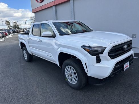 Used 2026 Toyota Tacoma SR5 image 4