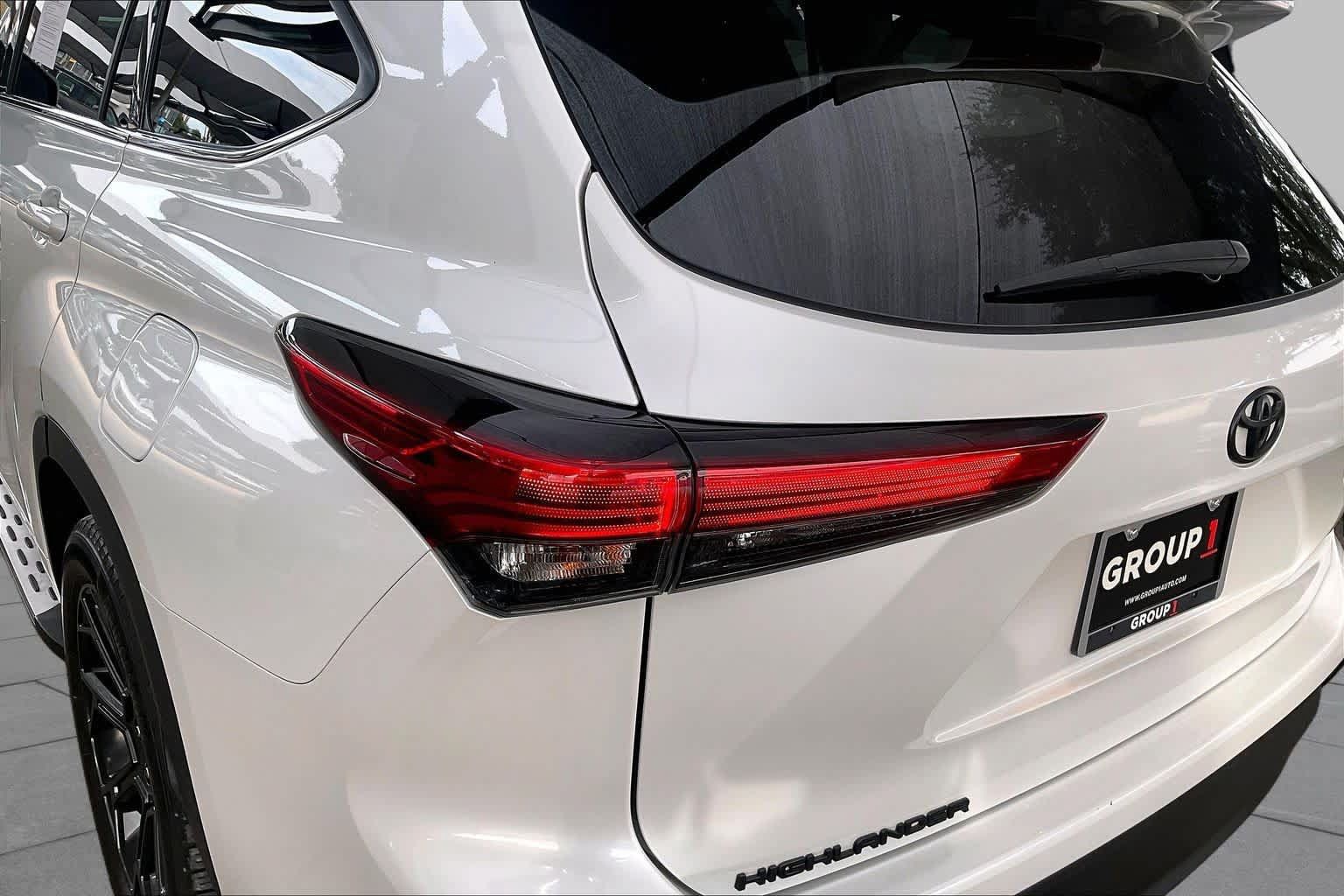 Used 2022 Toyota Highlander L FWD image 28