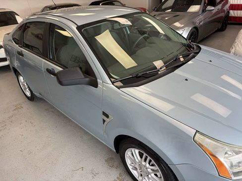 Used 2008 Ford Focus SE FWD image 4