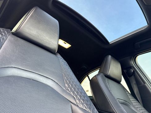 Used 2019 Lexus UX 200 image 16