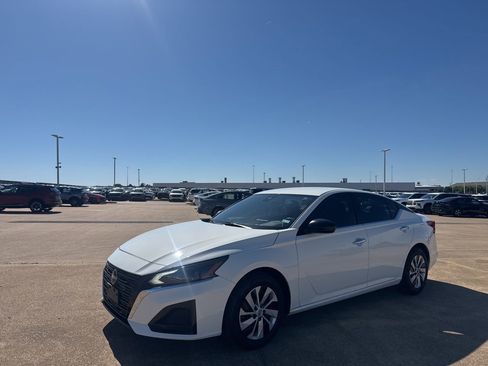 Certified 2025 Nissan Altima 2.5 S image 8