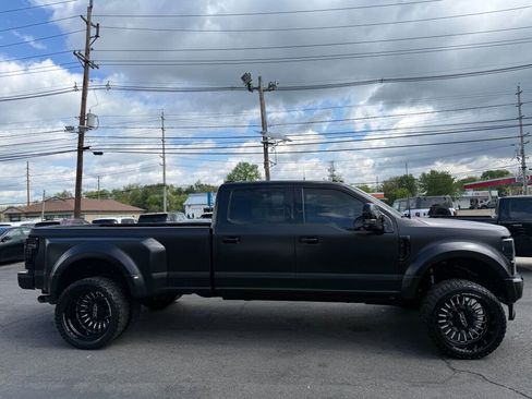 Used 2022 Ford F450 Platinum w/ FX4 Off-Road Package image 8