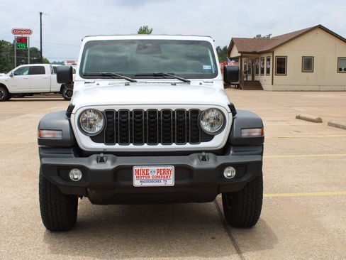 Used 2025 Jeep Wrangler Unlimited Sport AWD/4WD image 4