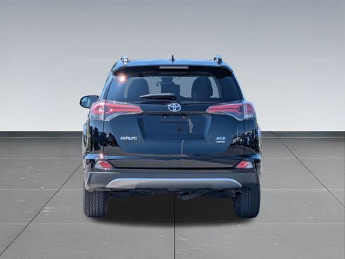 Used 2017 Toyota RAV4 XLE AWD/4WD image 4