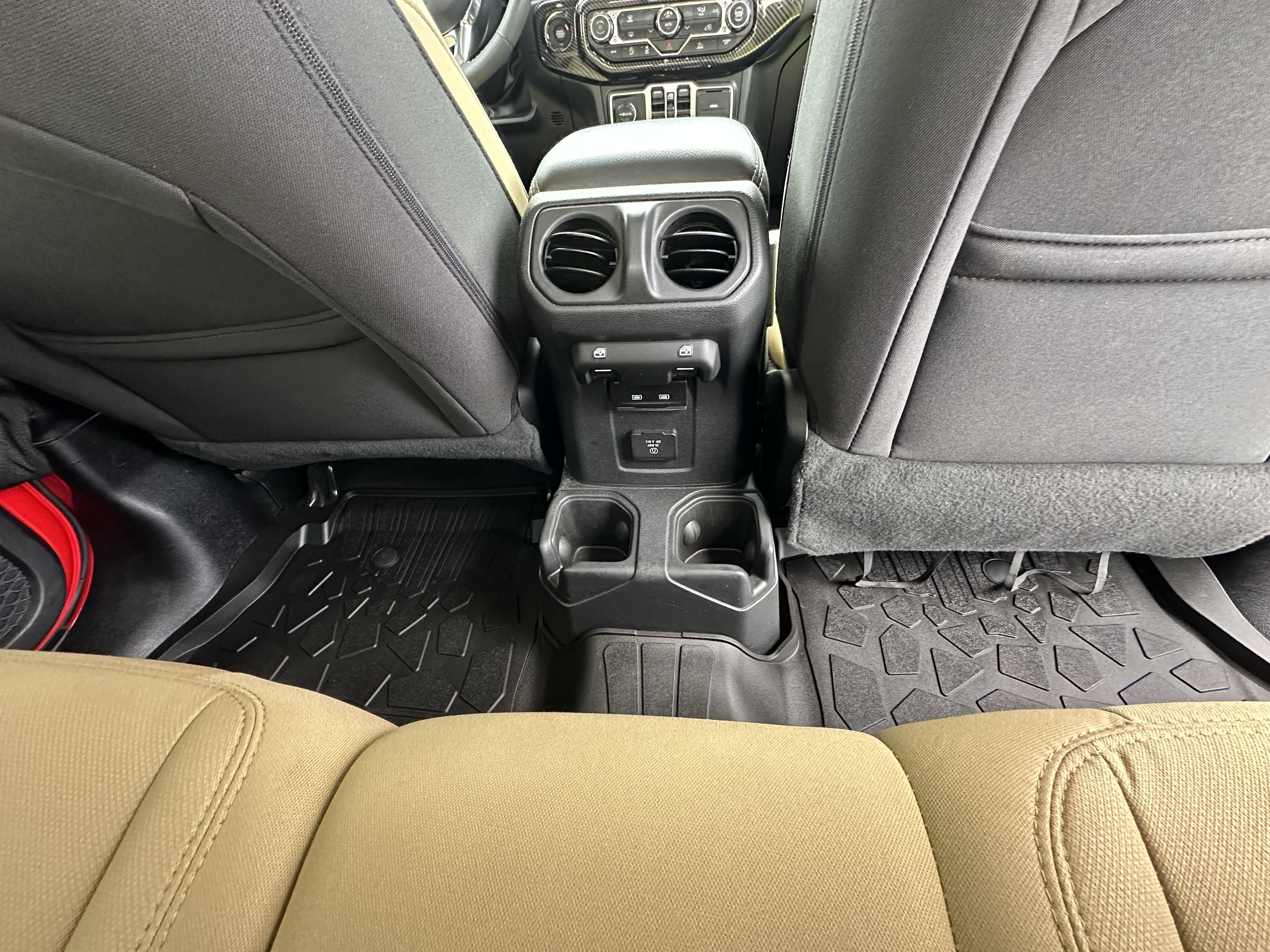 Used 2023 Jeep Gladiator Overland AWD/4WD image 13