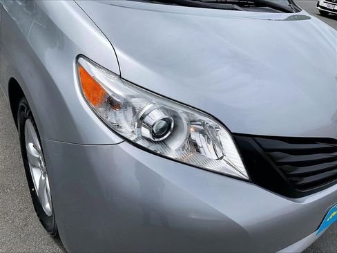 Used 2017 Toyota Sienna L FWD image 31