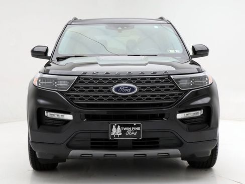 Used 2022 Ford Explorer XLT w/ Equipment Group 202A image 3