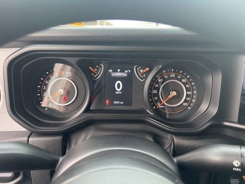 Used 2024 Jeep Gladiator Sport image 9