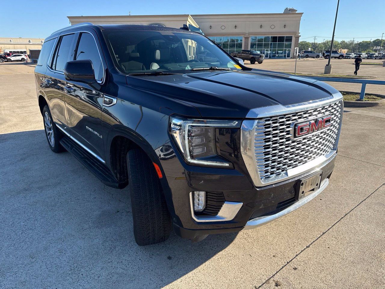 Used 2024 GMC Yukon Denali w/ Advanced Technology Package AWD/4WD image 19