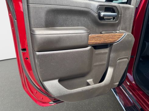 Used 2019 Chevrolet Silverado 1500 High Country w/ Technology Package image 13