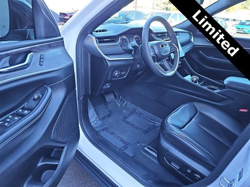 Used 2025 Jeep Grand Cherokee Limited w/ Luxury Tech Group II image 10