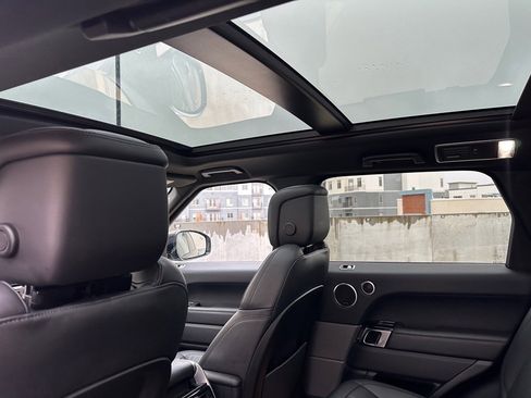 Used 2018 Land Rover Range Rover Sport HSE image 17